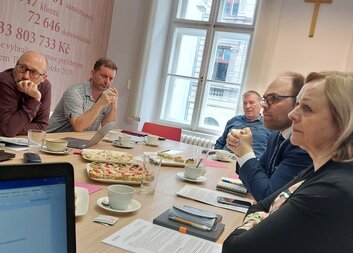 Jednání se zástupci MPSV,  MZ a GF913